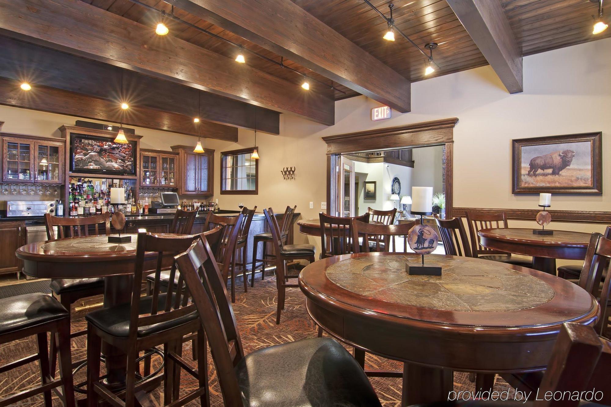 The Watford Hotel Watford City Bagian luar foto