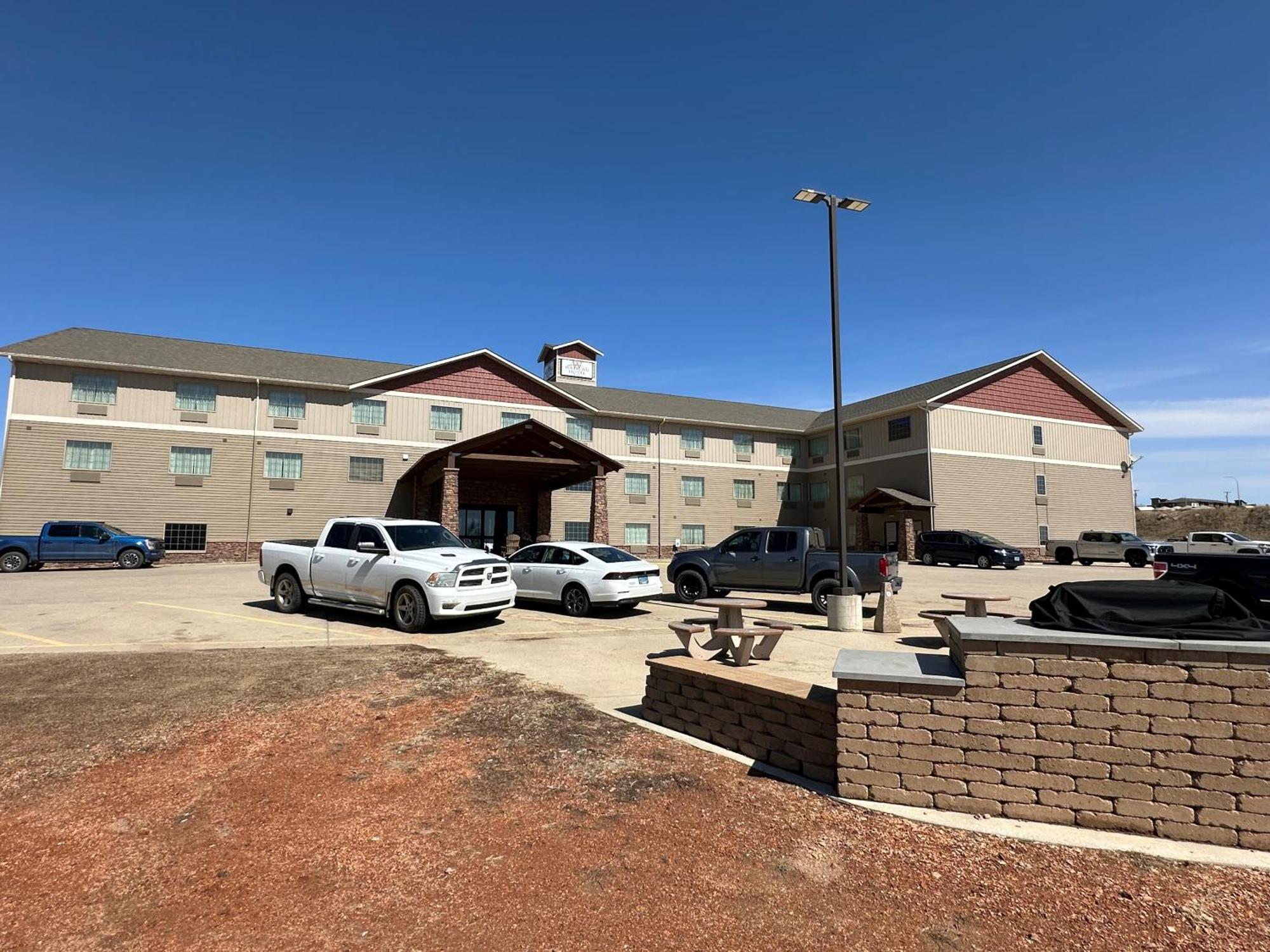 The Watford Hotel Watford City Bagian luar foto