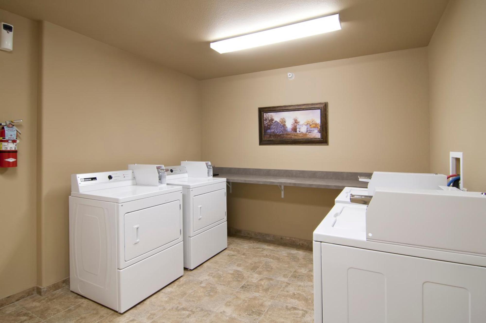 The Watford Hotel Watford City Bagian luar foto
